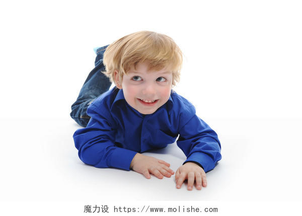白底趴在地上的快乐的小男孩的画像人物六一儿童节61儿童节图片